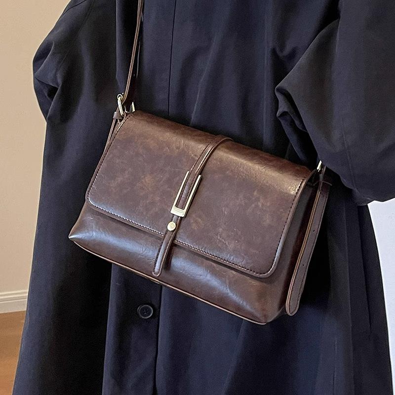 

bag 2025 new messenger bag fashion versatile women s bag 2025 summer shoulder bag light luxury commuter bag luggage