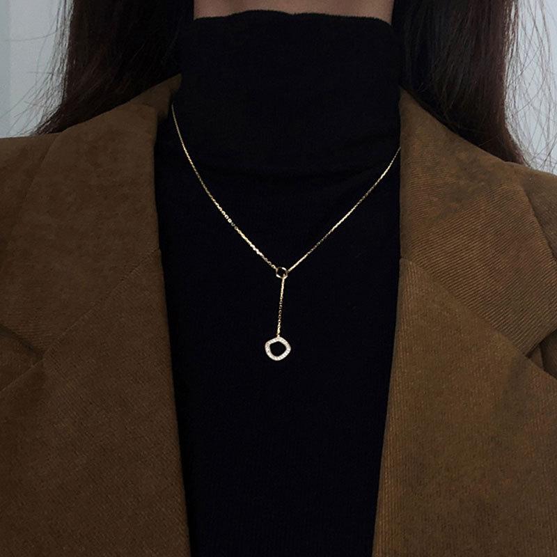 Light Luxury Necklace Autumn and Winter Long Sweater Chain for Women Niche Design Cold Style Collarbone Chain Personality