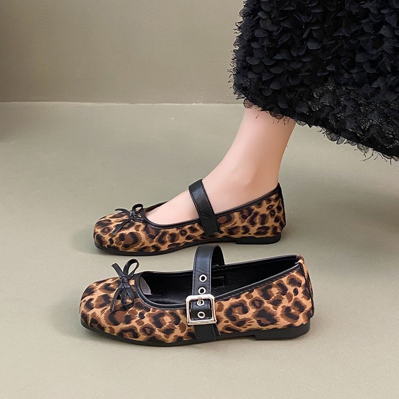 Temperament Sweet Belt Buckle Women's Single Shoes Spring and Summer New French Retro Square Head Bow Grandma Shoes