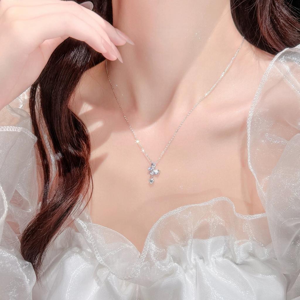 New Butterfly Necklace with Niche Design, Tassel Pendant, Simple Temperament, Collarbone Chain Accessory