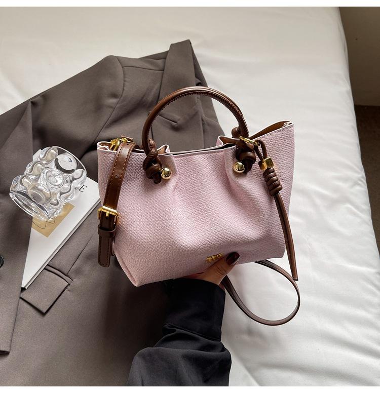 Hand Carrying Simple Fashion Slack Bucket Bag Women 2025 Summer Trend Wrinkled Texture Commuter Messenger Bag Tide