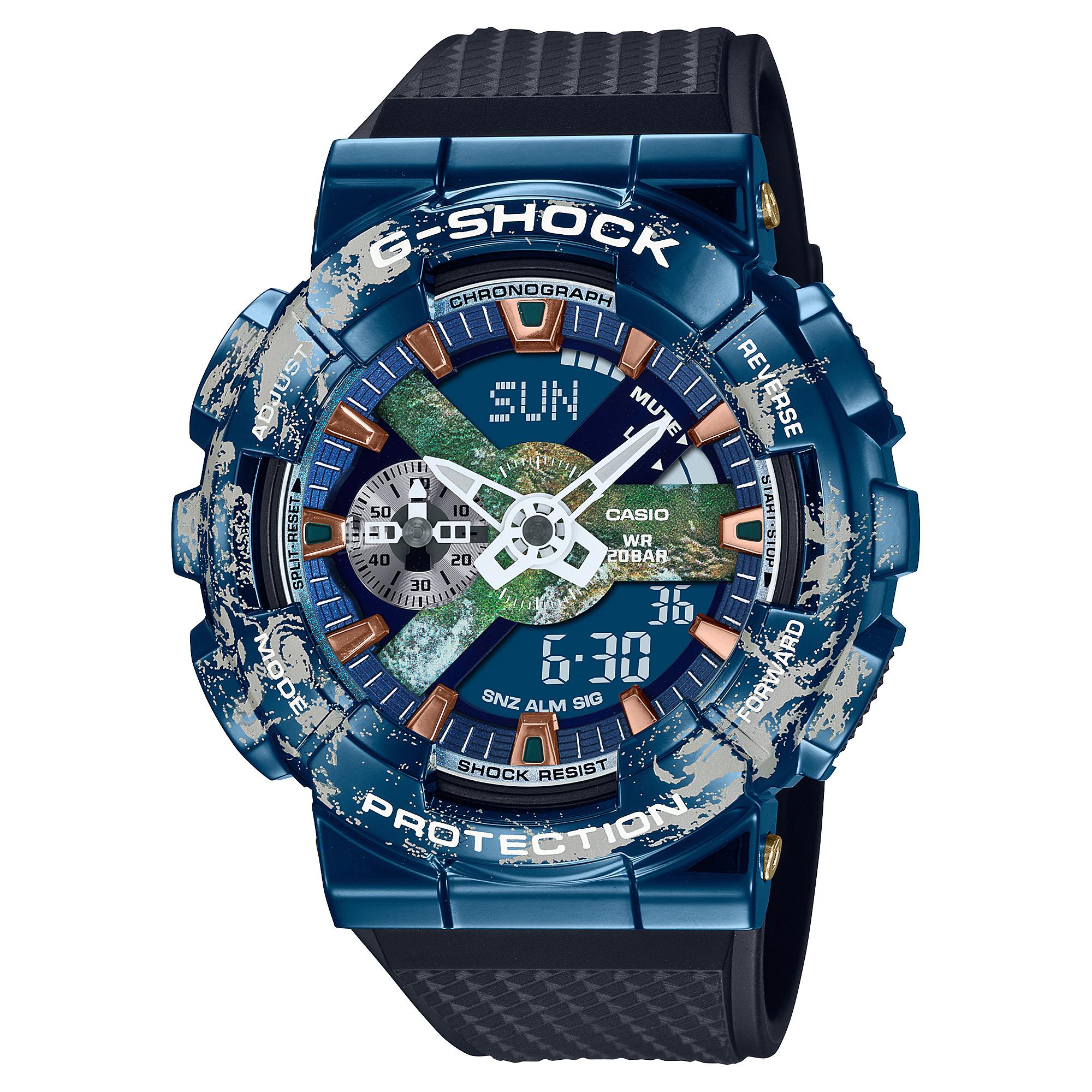 

Casio G-SHOCK Men s Stainless Steel 200M Water Resistant Analog Shock Resistant Quartz Watch GM-110EARTH-1A синій