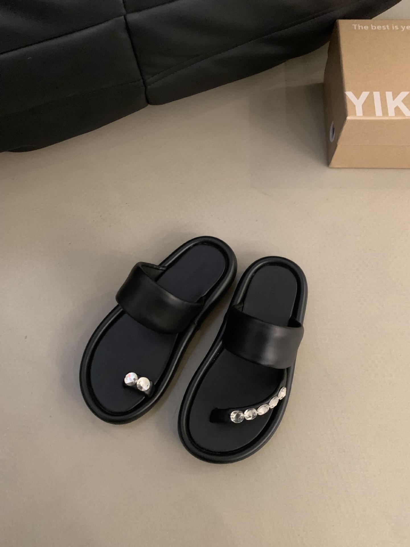 

Thick-bottomed rhinestone slippers female summer wear fairy wind non-slip word with beach vacation toe sandals 35 чорний
