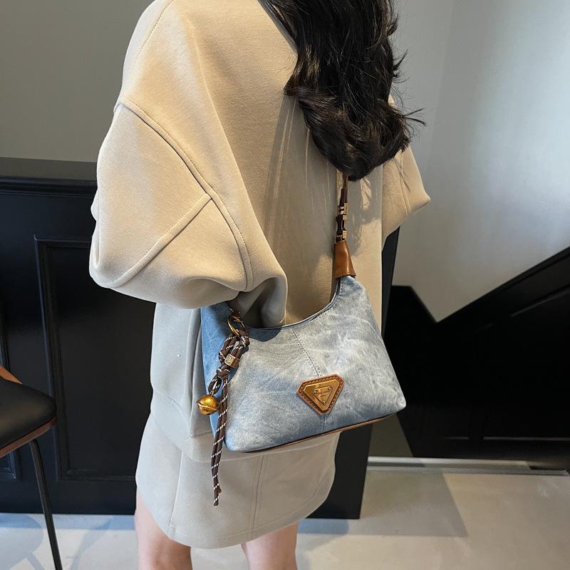 Retro Trendy High-end Hand Carry Small Square Bag 2025 Winter New Fashion Casual Shoulder Bag Niche Messenger Bag