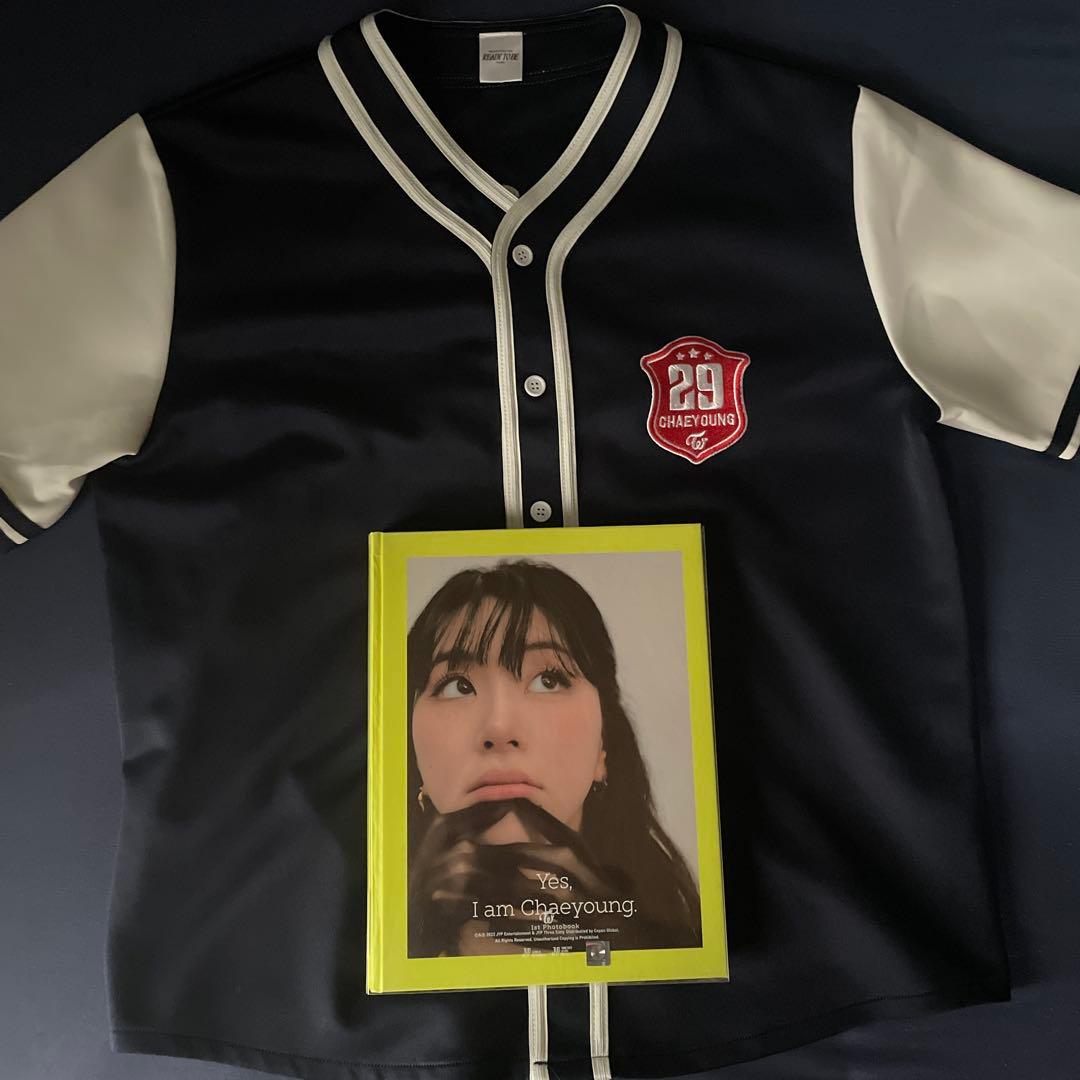 

[Б/У] Футболка Twice navy Чэён с бонусным фотобуком