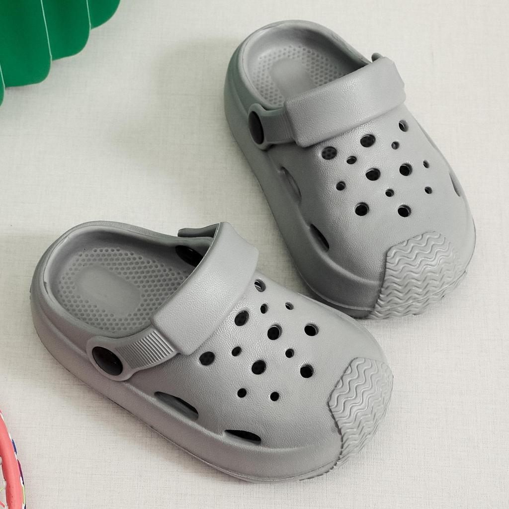 Children's Trendy Non-Slip Hole Sandals for Indoor/Outdoor Use