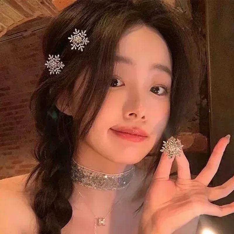 1/6pcs Christmas Hair Clips Snowflake Hairpins Sparkling Rhinestone Hair Clips for Women Festive Party Gift
