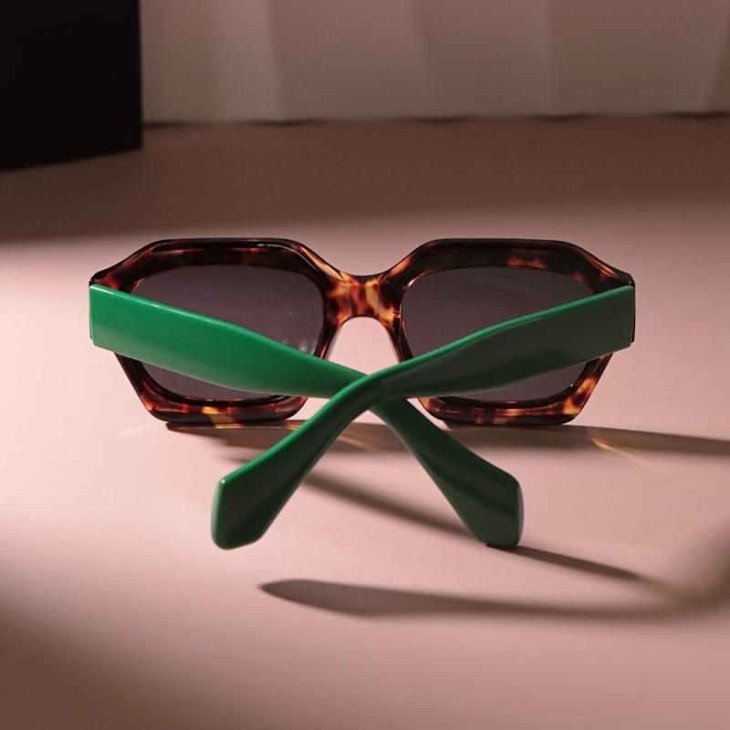 1pc Vintage Polygonal Retro Fashion Glasses for Women & Men - Classic Rectangle Frame with Green-Tinted Decorative Lenses