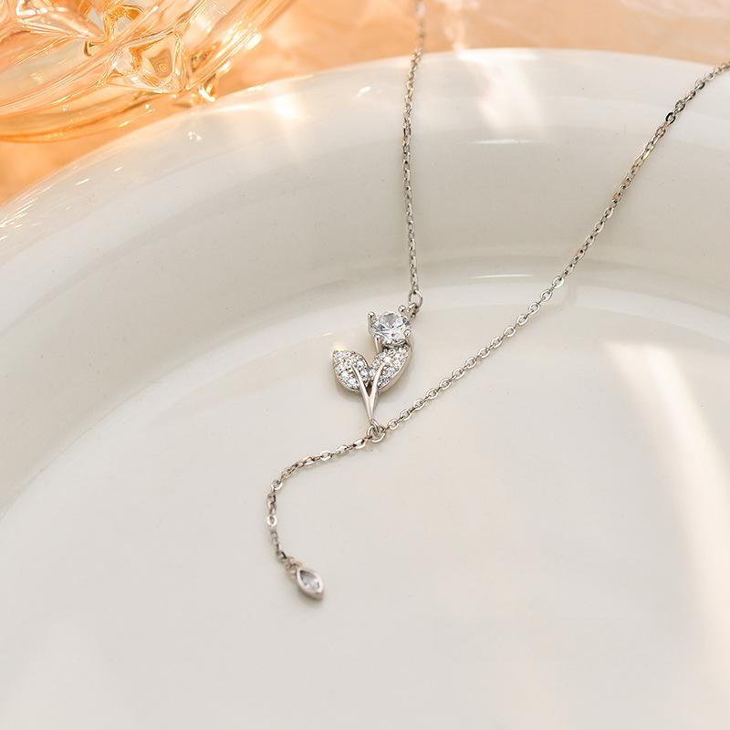 Collier à Pampilles de Fleurs, Design de Niche, Luxe Léger avec Incrustation de Diamants, Tempérament Haut de Gamme, Chaîne Clavicule, Féminin