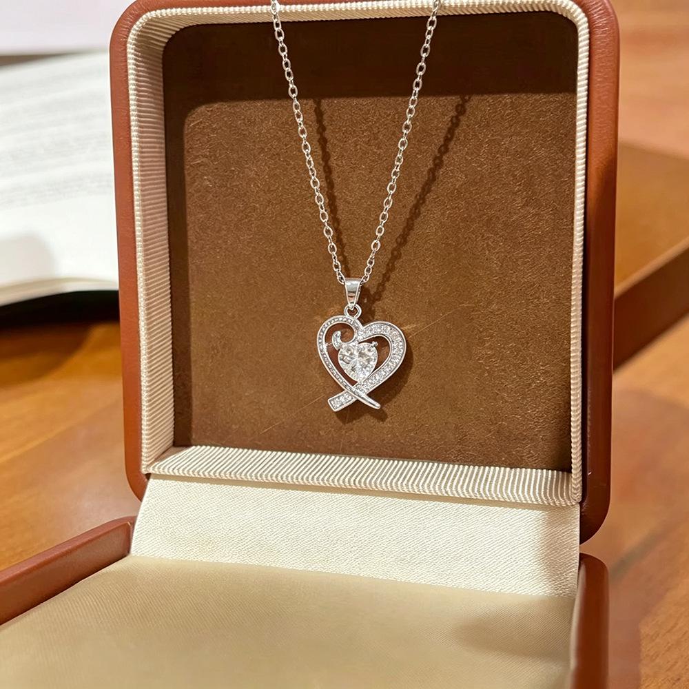Korean Style Irregular Double Heart Necklace: Elegant Diamond-Paved Clavicle Chain for Women