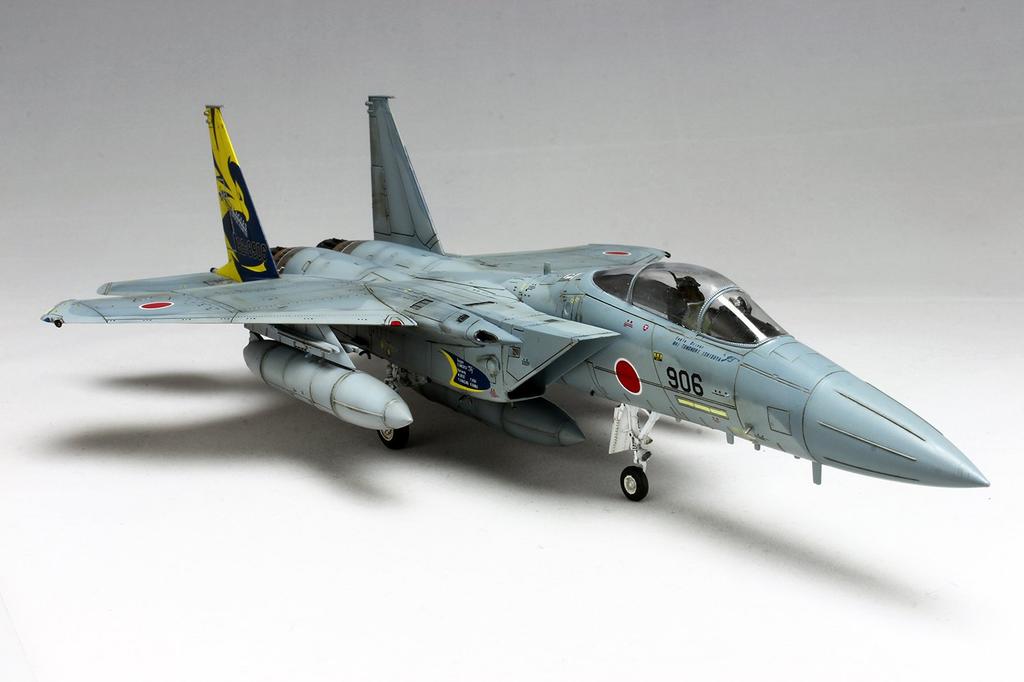 Platz 1/72 Japan Air Self-Defense Force F-15J Eagle Modernized Aircraft, 306th Squadron, 2017 Air Show in Komatsu Commemorative Paint Scheme, Golden E