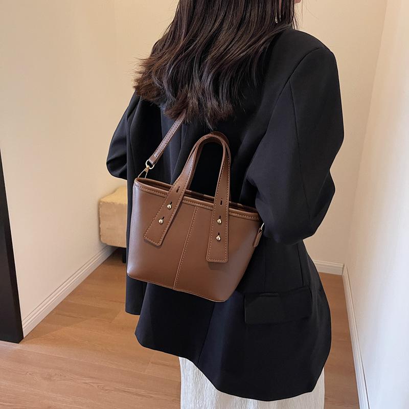 Niche design bucket bag women's bag new contrasting color handbag texture foreign style shoulder bag feeling messenger bag