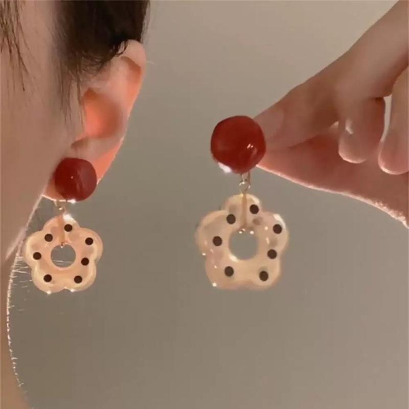 Hong Kong style retro burgundy polka dot flower stud earrings female French sweet and cute earrings fashionable simple personalized earrings