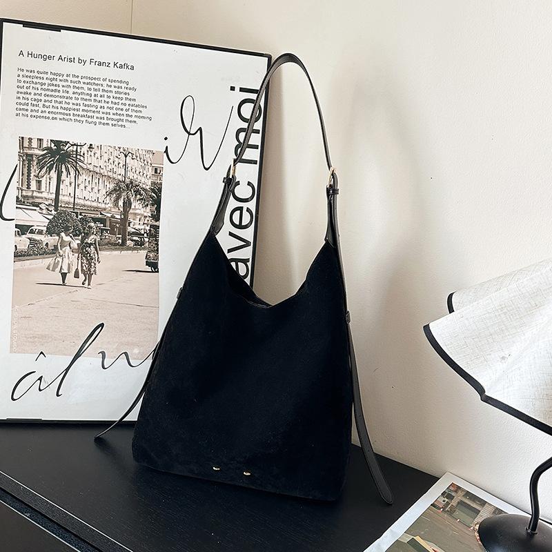 

Retro matte armpit bag, new women s large-capacity work commute casual tote versatile shoulder bag чорний