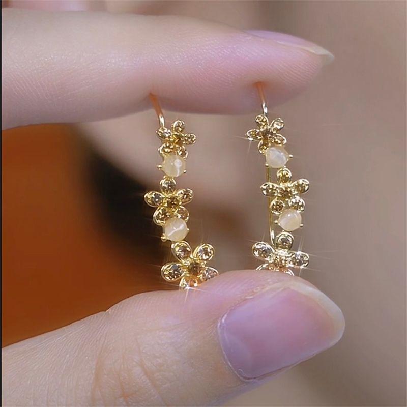 

Zircon Flower Earrings Female 2024 New Arrival Best Selling Accessible Luxury Stud Earrings Niche Design Ear Clip Graceful Ear Ornaments Zircon Flower Ear Row Earrings