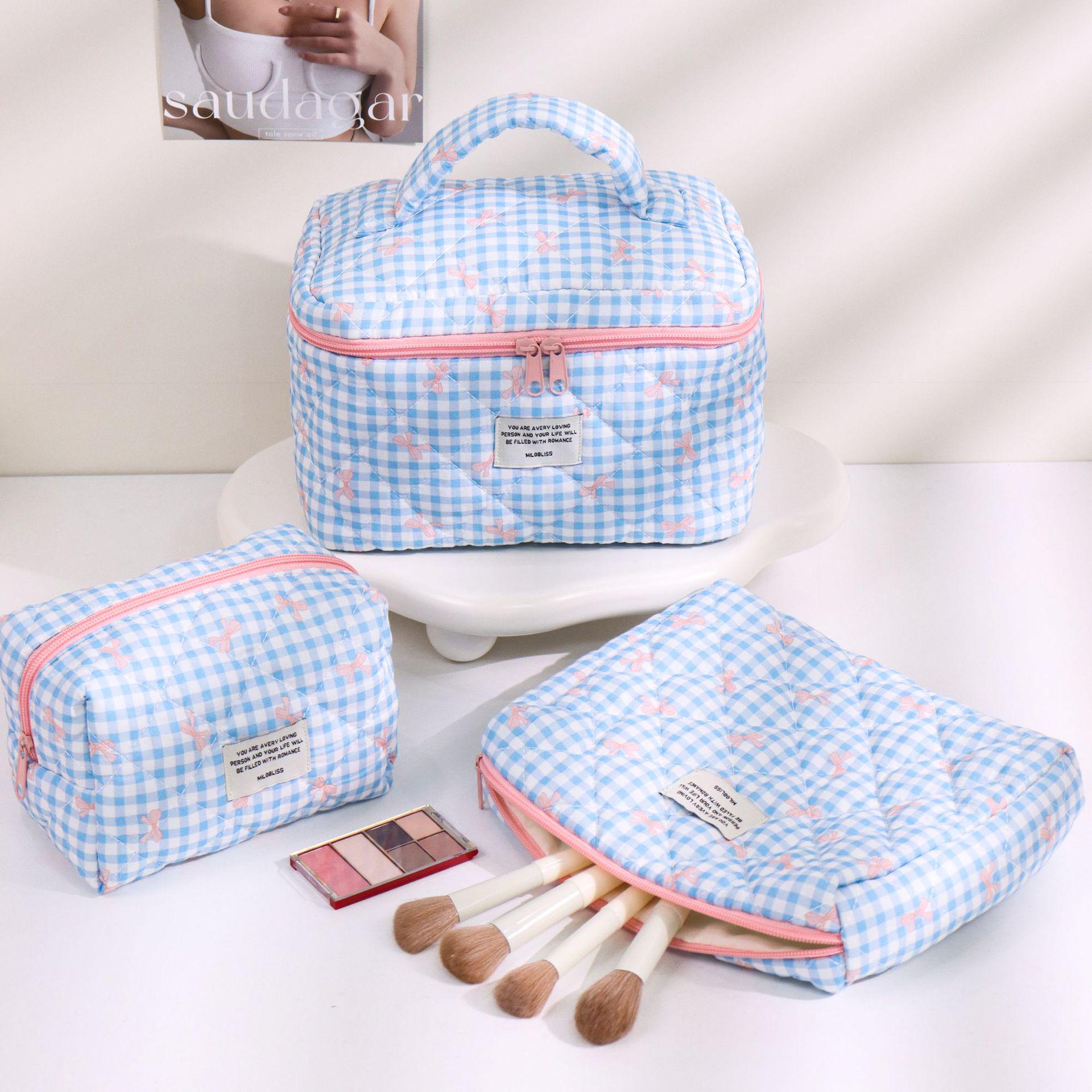 

«Стьобана косметичка вишневого кота великої місткості – мила та цінна для студентів» Large Bucket Bag