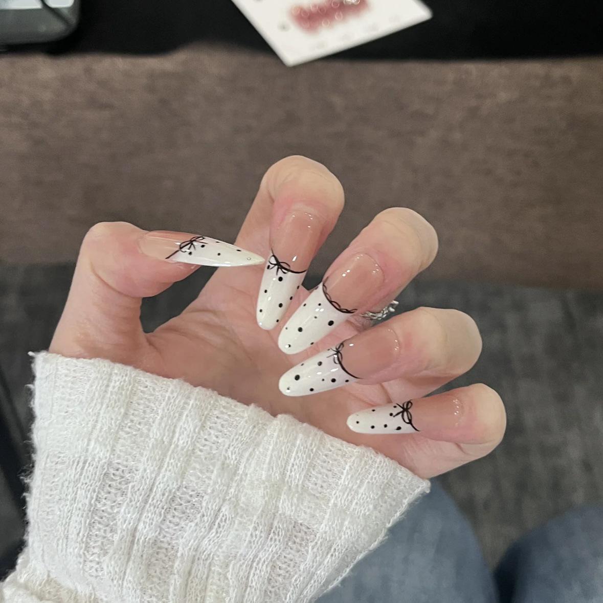 

Elegant Bowknot French White Moonlight Korean Press-On Nails