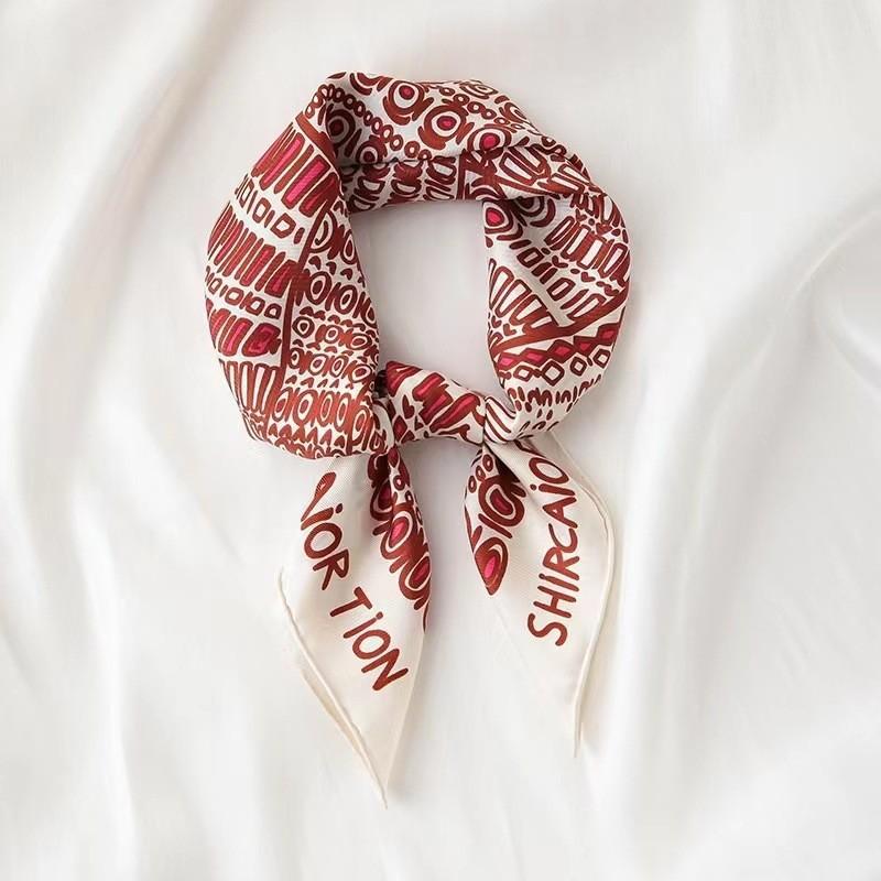 Retro Korean version polka dot scarf scarf silk scarf women's decorative scarf versatile spring and autumn new 71 × 71 small square scarf