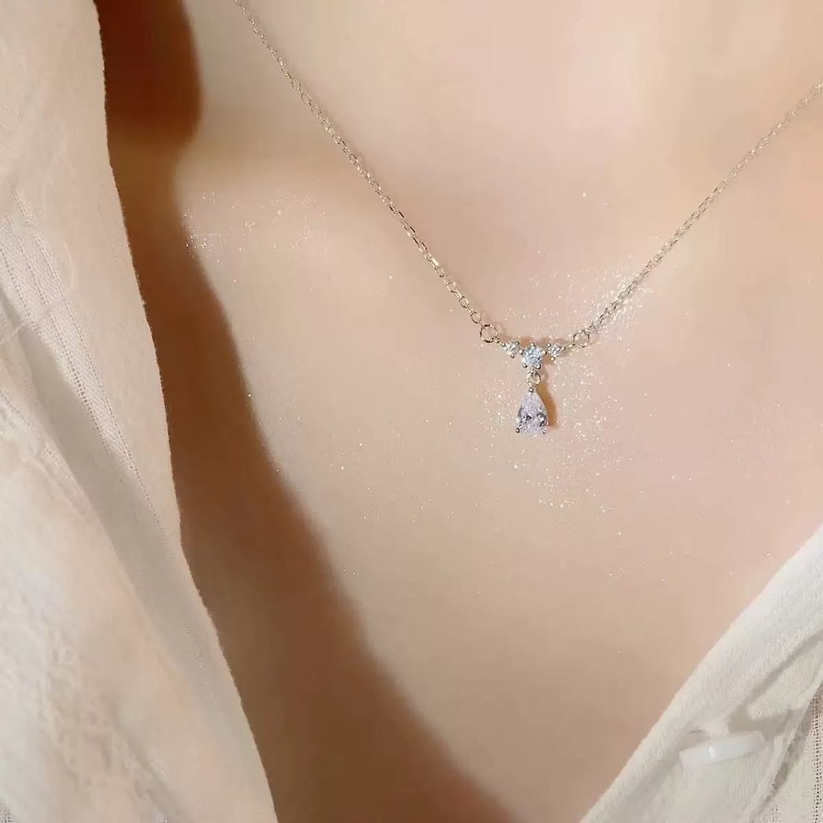Ожерелье женское нишевый дизайн высококачественный темперамент простая ключичная цепь универсальная простая легкая роскошь шейная цепочка сладкий розовый кристалл