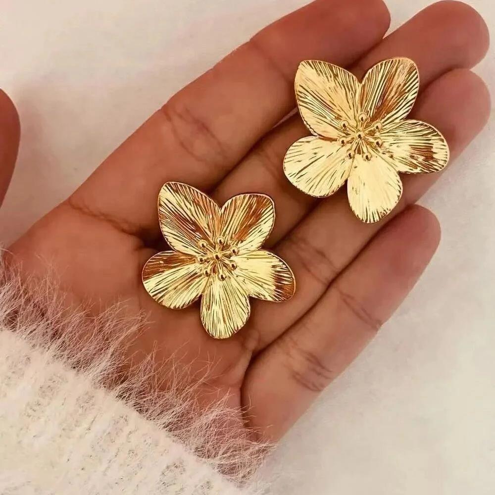 Vintage Big Flower Pearl Stud Earrings Gold Color Metal Earring Trendy Luxury Party Rings For Women Girls Stylish Jewelry Gifts