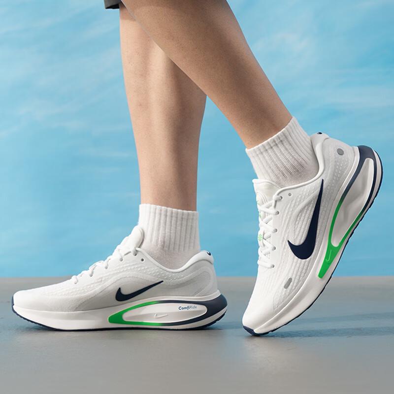 NIKE 7/24 Road Running Shoes
