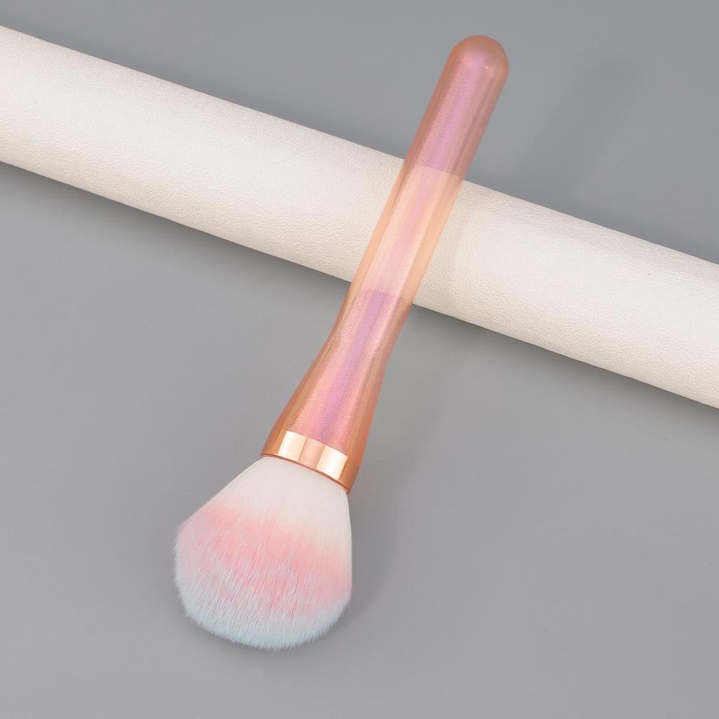 Large Fluffy Foundation Brush, Skin-Friendly Texture, Non-Shedding, Ideal for Powder and Blush Makeup.