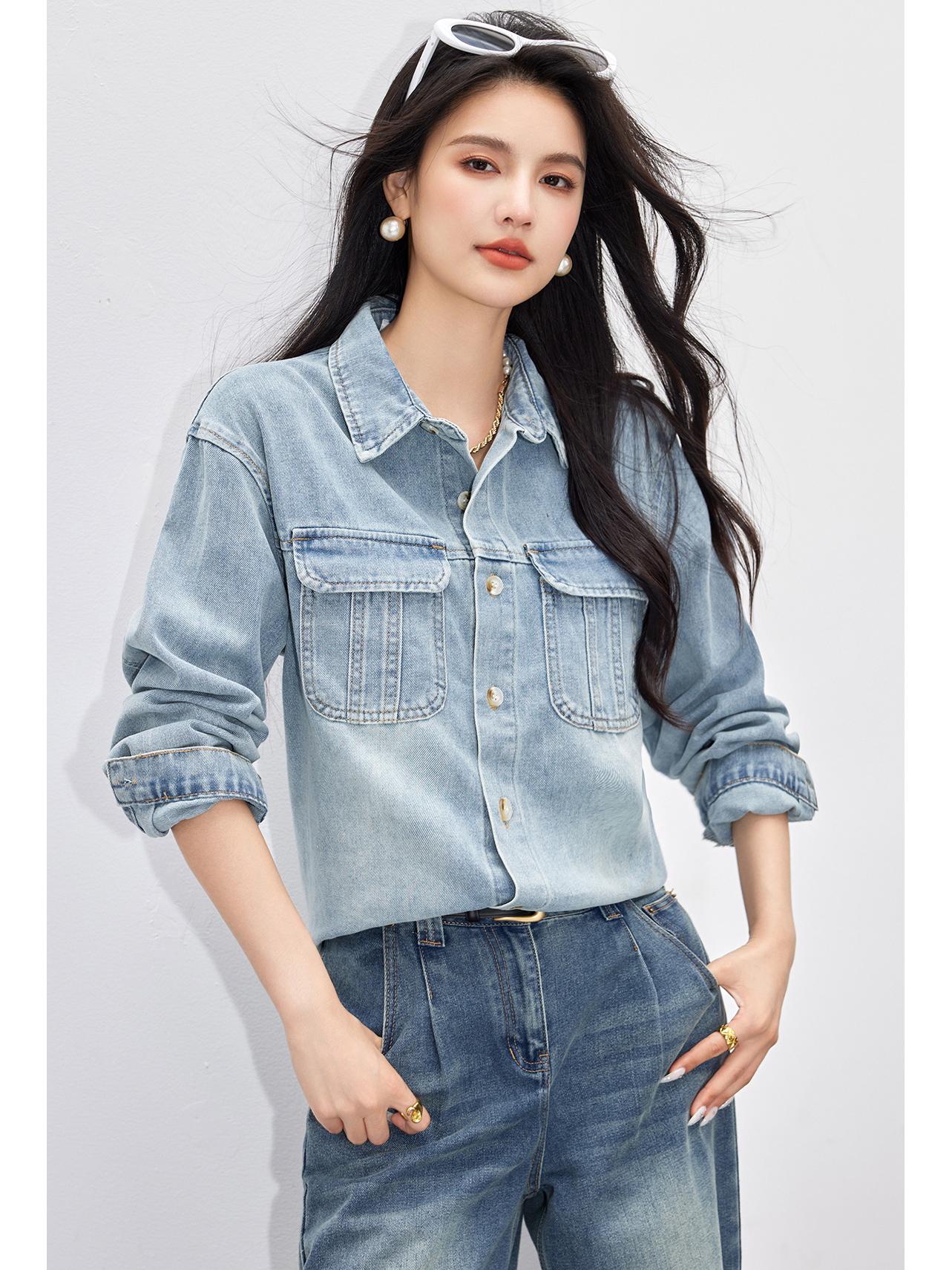 

Women s Light Blue Retro Denim Shirt, Loose Fit, Long-Sleeved, Early Autumn Style Small світло-синій колір
