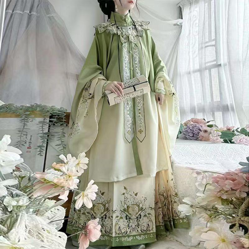 Ming Dynasty Style Hanfu Set Women: Stand Collar Top Vest Cloud Shoulder Horse-Face Skirt Winter