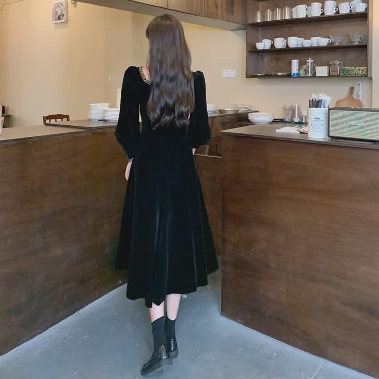 Dámské černé sametové šaty se čtvercovým výstřihem a zlatým lemováním - Retro styl Hepburn, dlouhá sukně pro podzim a zimu.