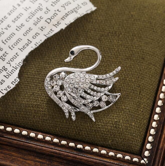 

Fashionable Swan Zircon Brooch, Anti-exposure Pin for Women, Metal Button To Fix Clothes, Wedding Party Gift срібний