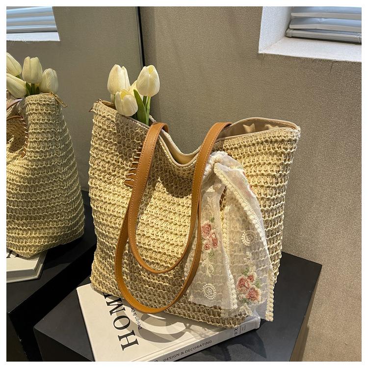 Summer versatile straw woven bag women's 2025 new large-capacity shoulder tote bag seaside vacation woven beach bag