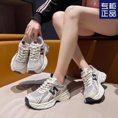 Grijze dad sneakers voor dames in de lente en herfst 2025, de explosie zal in hoogte toenemen, en de kleine man zal licht en ademend zijn. Retro casua