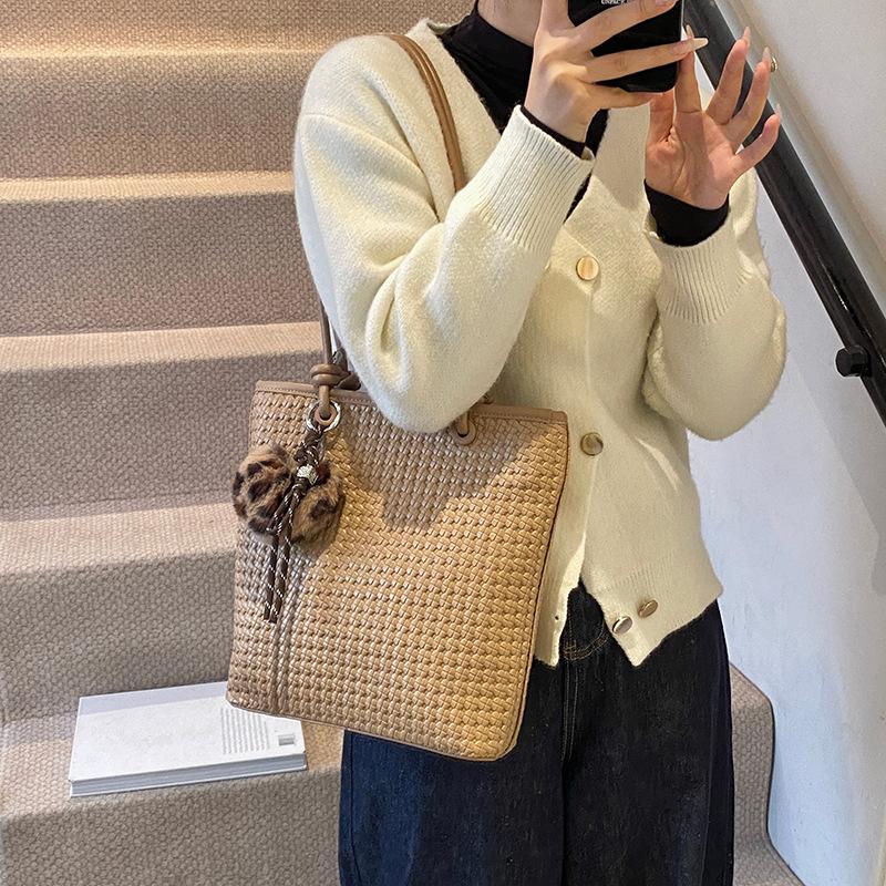 Portable woven bag women's 2025 new trendy retro tote bag simple large capacity shoulder armpit bag