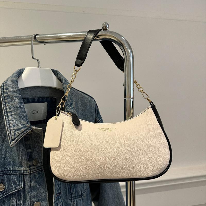 

Korean Leather Shoulder Bag Gold Chain Strap Crescent Crossbody Purse Stylish Casual Handbag Women Elegant Commute Underarm Bag 26x15.5x8cm білий