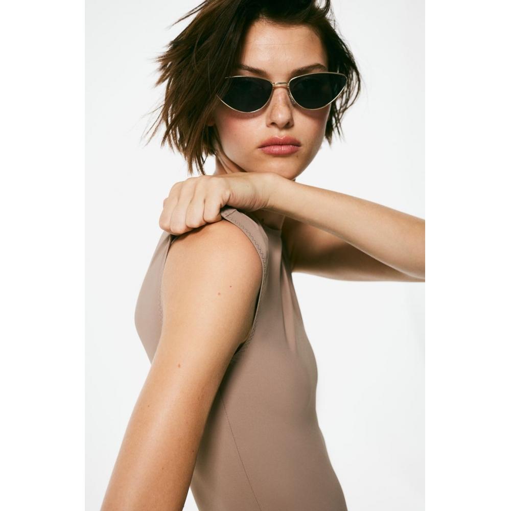 

Боди HM с короткими рукавами бежевого цвета