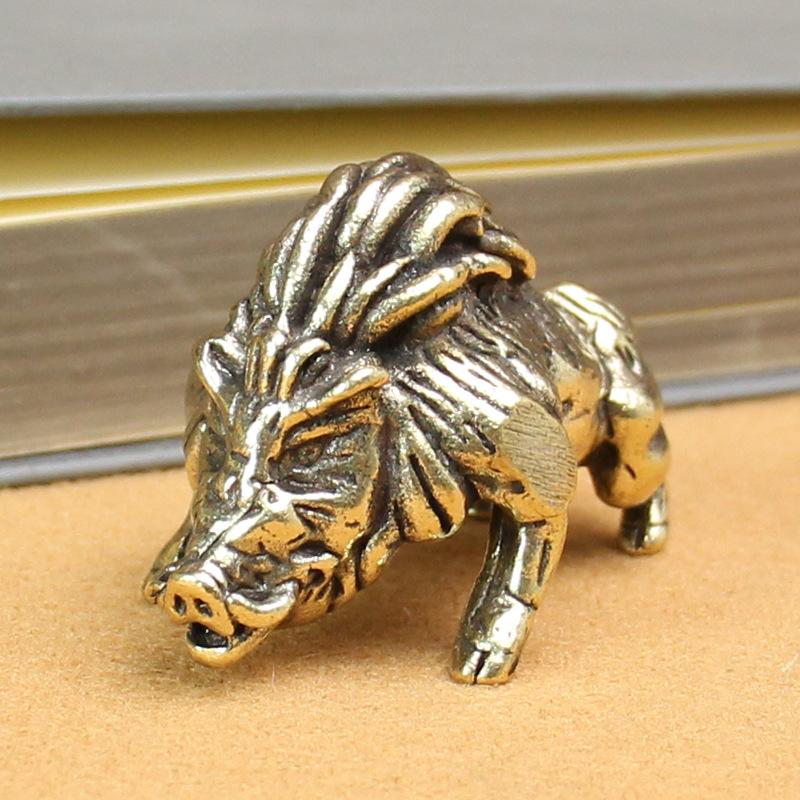 

Маленькое украшение из цельной чистой латуни для офисного стола, зодиакальная благословляющая свинья, бронзовый чайный питомец, подарок ручной работы, предмет для игры в руках