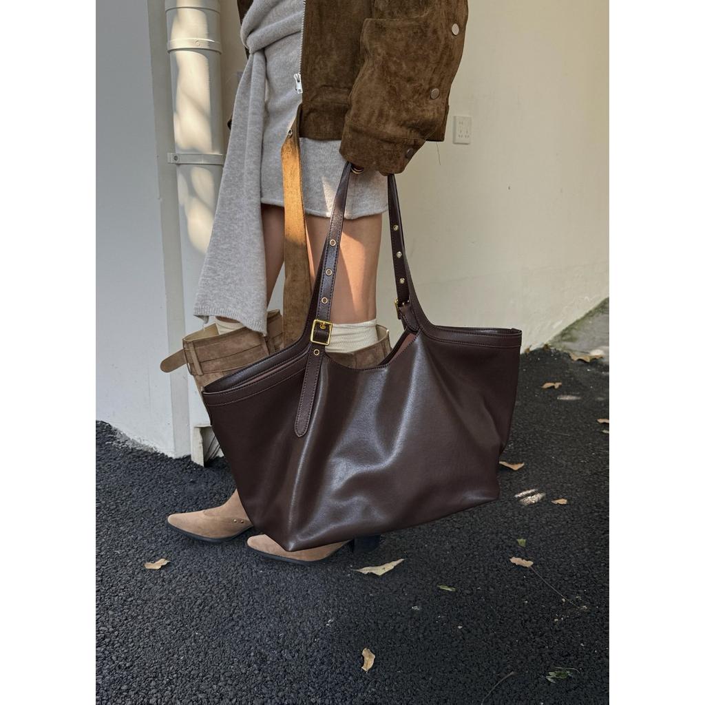 2026 New Tote Bag Large Capacity Commuter Bag Fashion Armpit Shoulder Bun Mother Bag Shopping Bag Leather Women's Bag