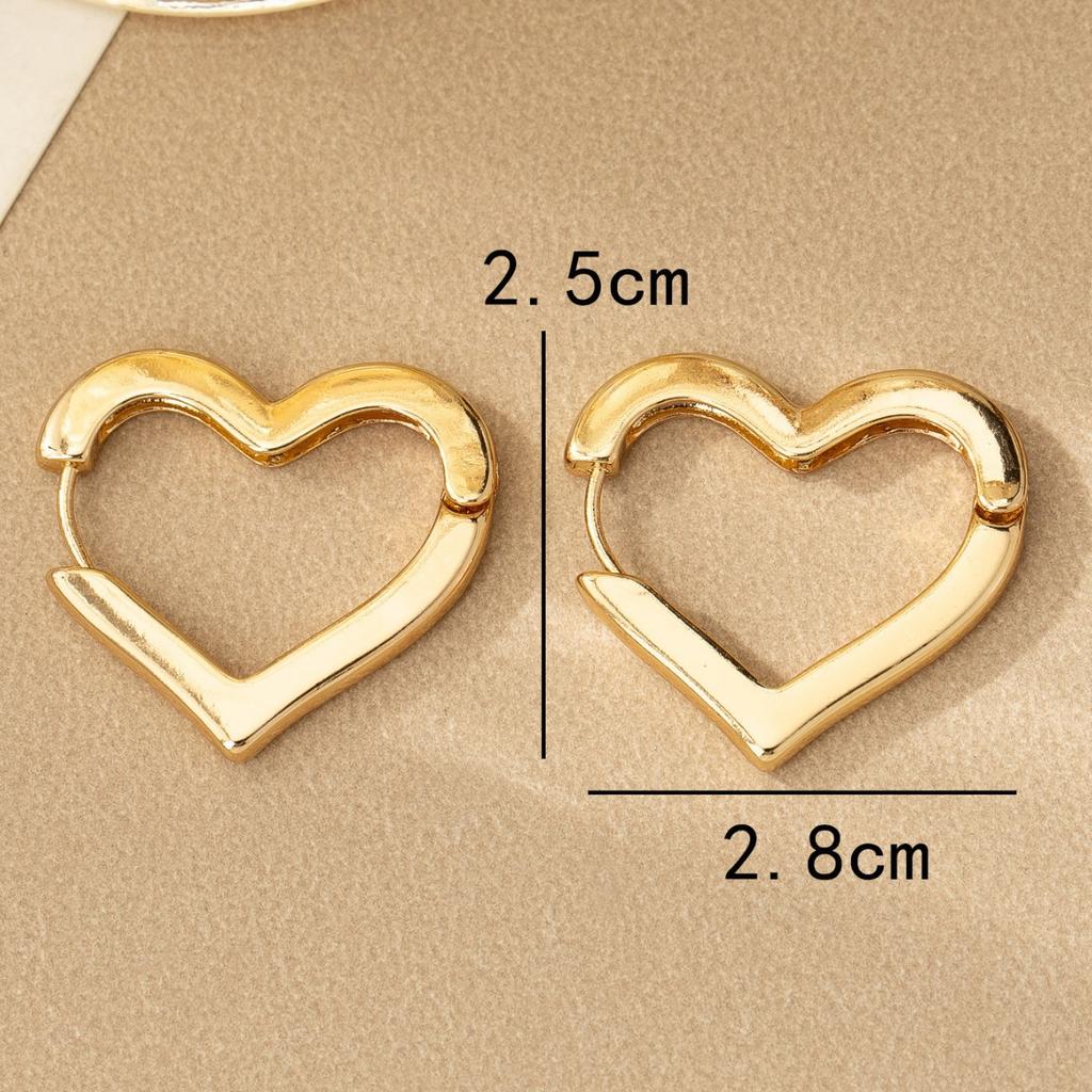 Hollow Love Earrings Design Elegant and Sweet Stud Earrings Classic Trend Simple Earrings