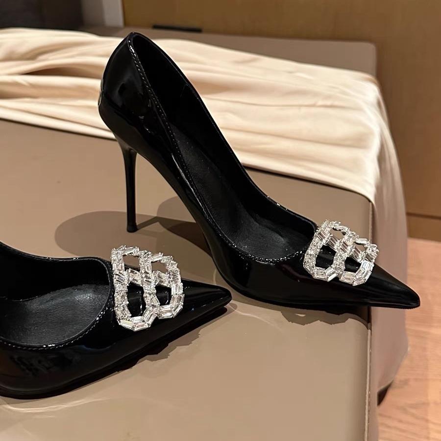 

French pointed black high heels women s thin heels 2025 new rhinestone design sense niche shallow mouth temperament single shoes 33