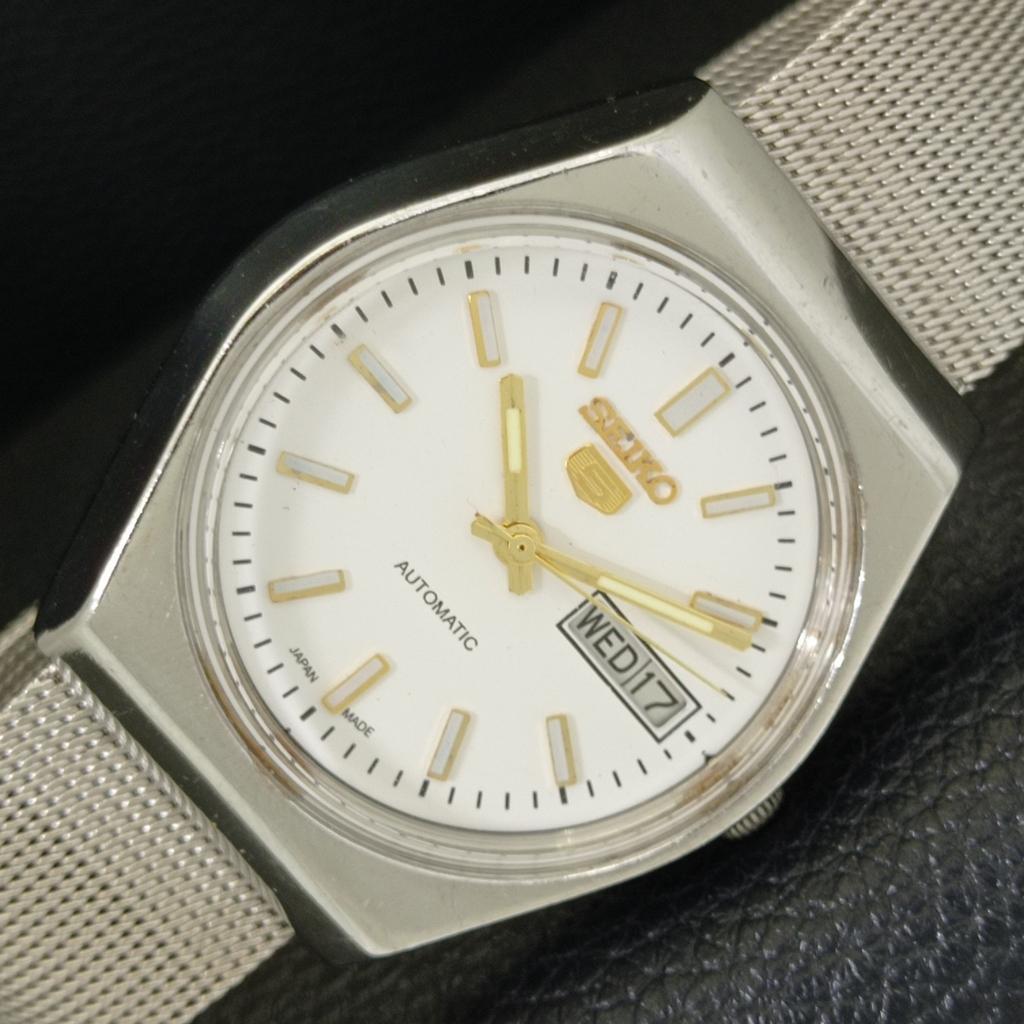 AUTOMATIC VINTAGE SEIKO 5 JAPAN MENS WHITE COLOR DIAL WATCH A701254-5 R206a-a701254