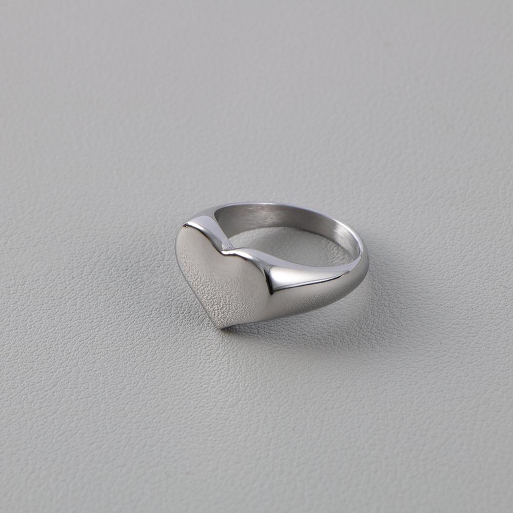 Non-fading Heart-Shaped Titanium Steel Ring - Versatile Jewelry for Men and Women
