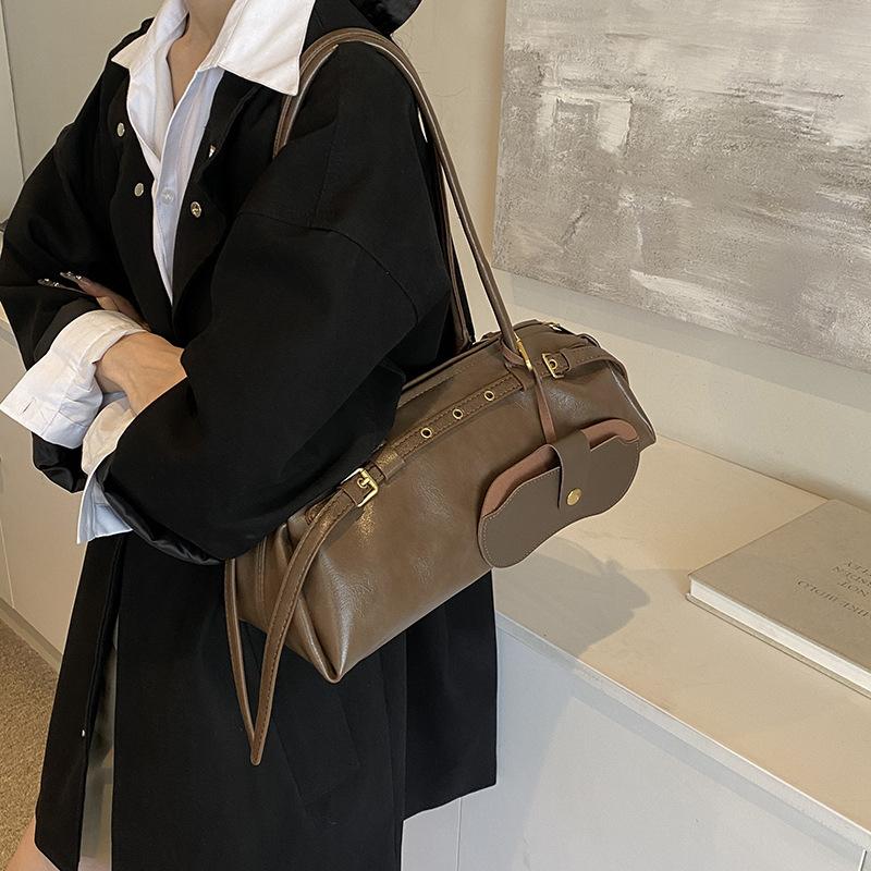 Vintage British style tote bag female niche design large capacity commuter briefcase college style portable underarm bag