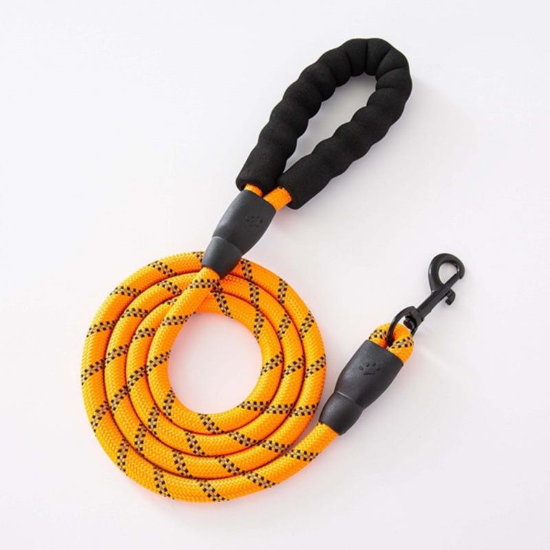 

Luminous Wear-Resistant Nylon Dog Leash - Explosion-Proof, Cross-Border Outdoor Walking Rope 1.2m*0.8cm
