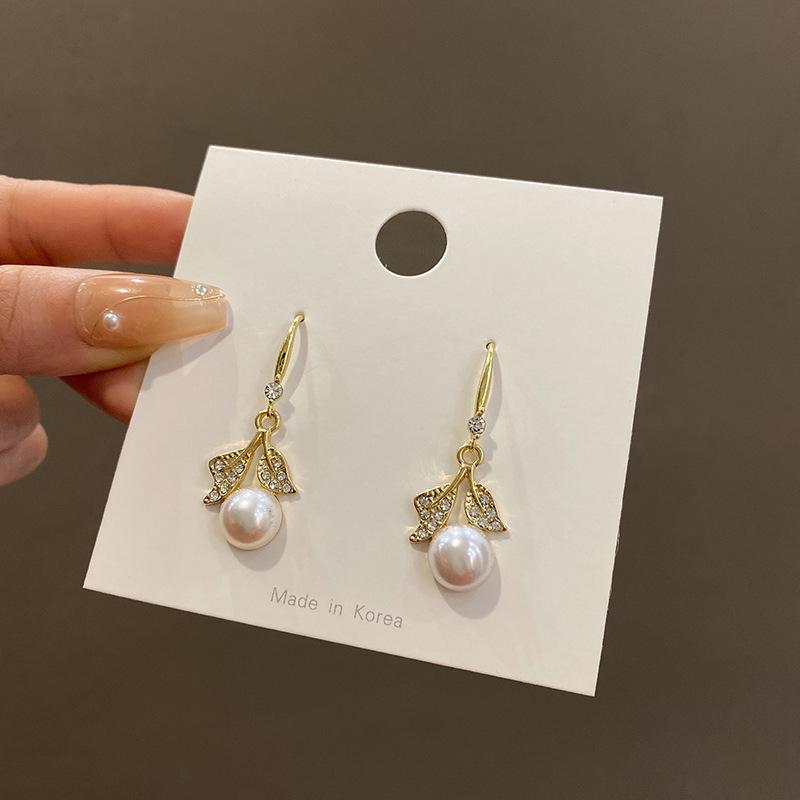 

Korean design sense full of diamond leaf earrings women s unique versatile personality pearl earrings cold wind temperament ear jewelry