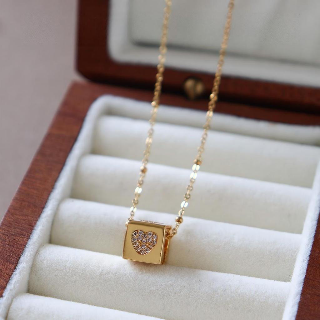 Golden Love Sugar Cube Necklace Female Fragrance Grandma Collarbone Chain Light Luxury Three-Dimensional Change Machine Necklace Direct Sales