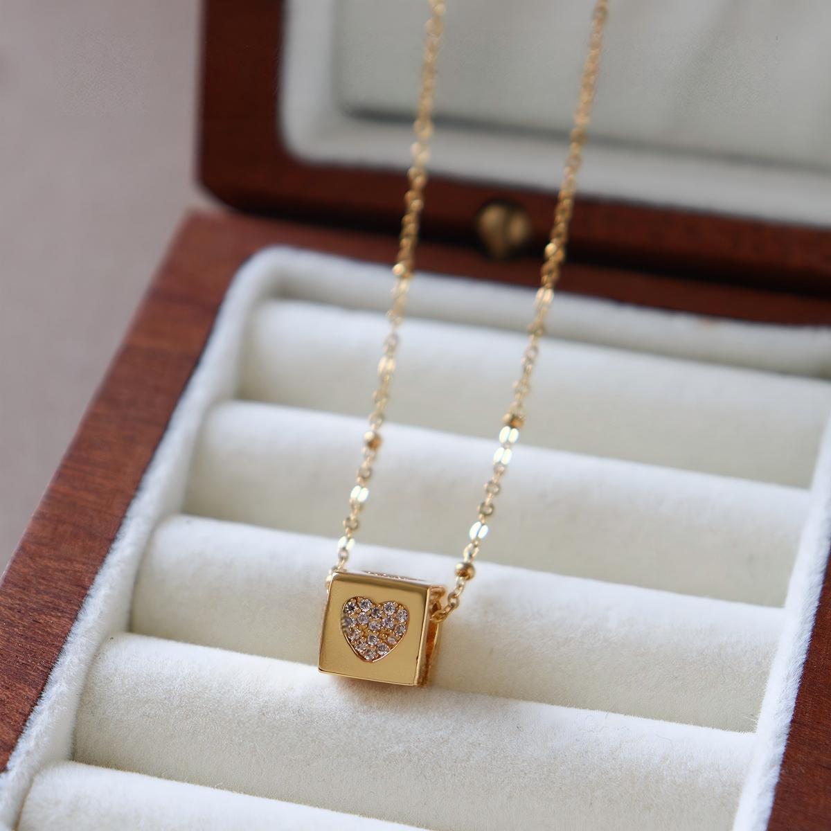 

Golden Love Sugar Cube Necklace Female Fragrance Grandma Collarbone Chain Light Luxury Three-Dimensional Change Machine Necklace Direct Sales