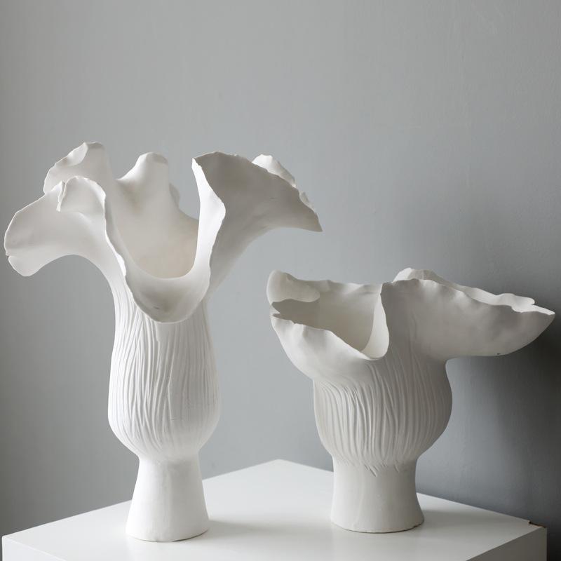 Weiße Keramikvase, handgefertigt in Form unregelmäßiger Blütenknospen, Blumenvase, Zubehör für Blumenarrangements, Heimdekoration