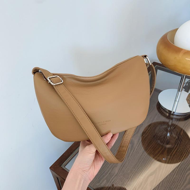 Retro Bag Women's Large-capacity New Niche Design High-end Texture Messenger Bag Commuter Dumpling Bag