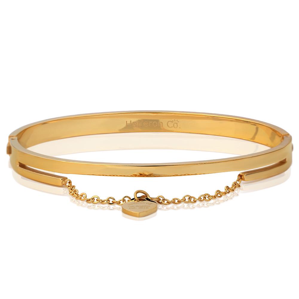 European & American Style Women s 18K Gold Titanium Steel Peach Heart Bracelet with Custom Laser Logo