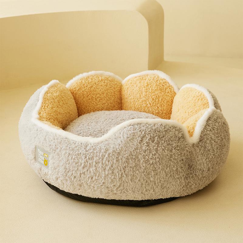 Cozy All-Season Cat Bed: Warm Hugging Style Mat for Deep Sleep Gray